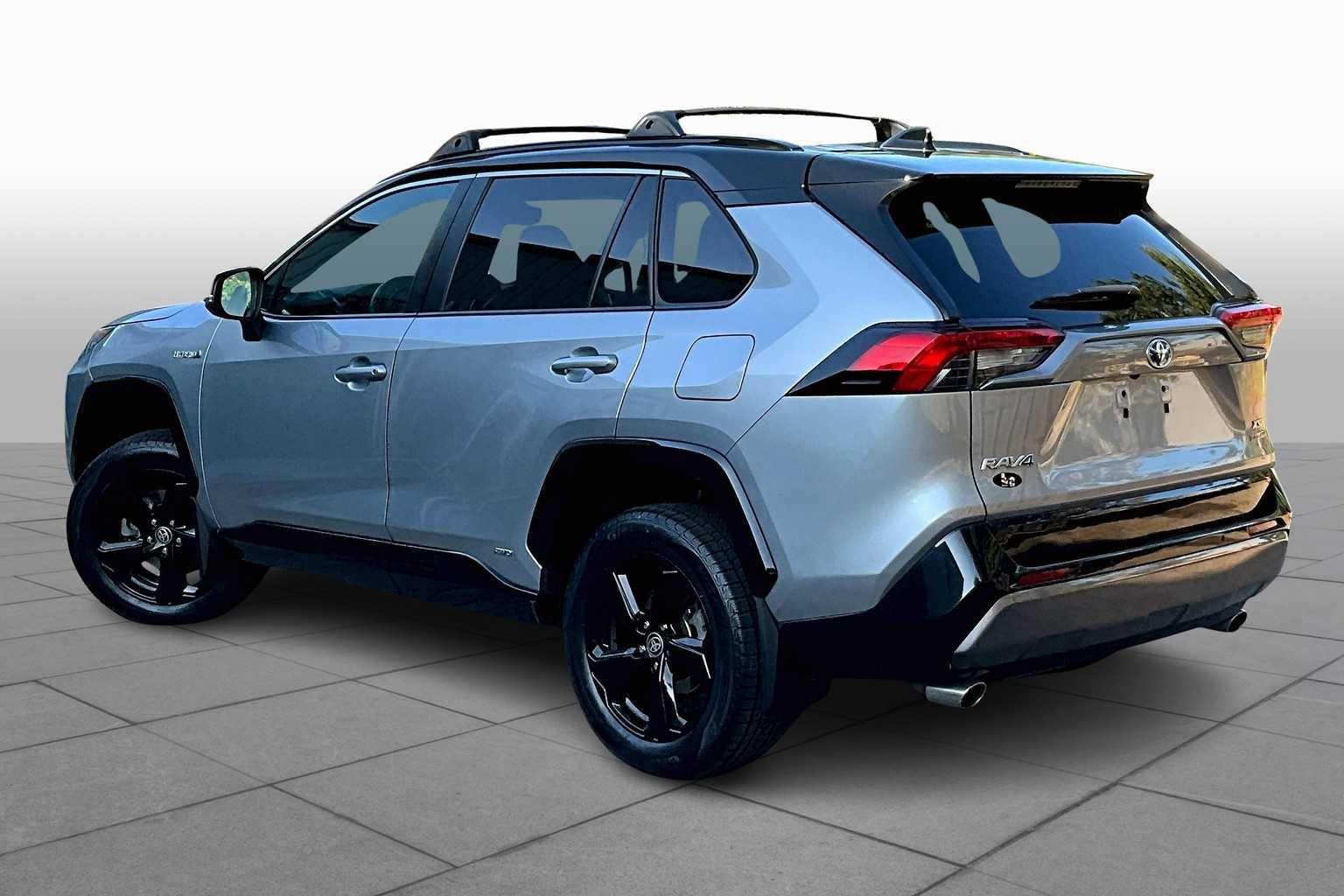 2021 Toyota RAV4 Hybrid XSE photo 11