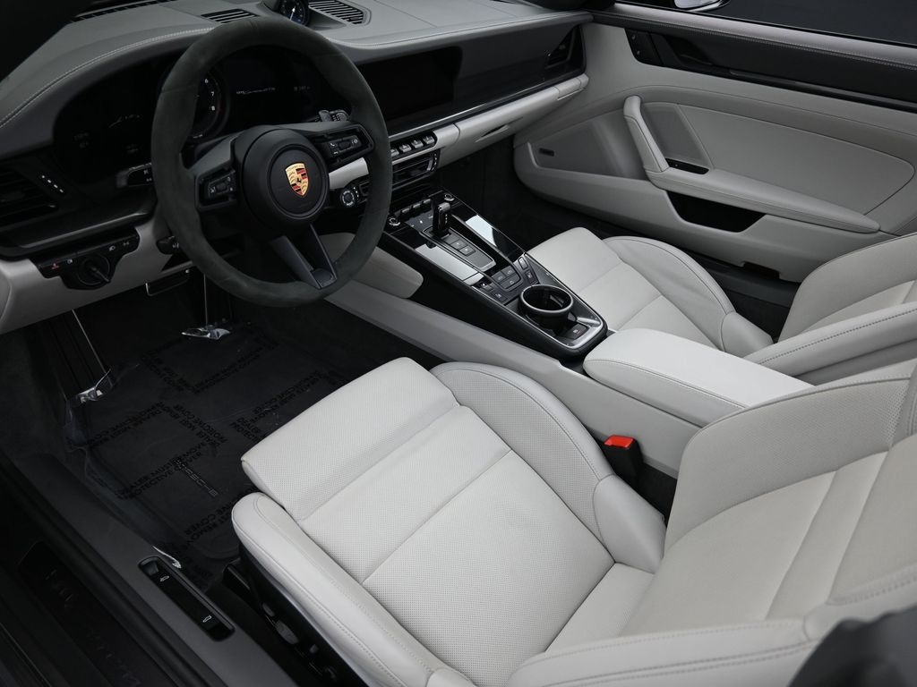 2024 Porsche 911 GTS photo 3