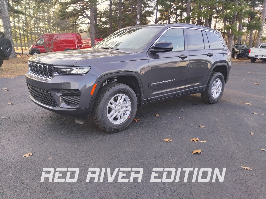 2025 Jeep Grand Cherokee Laredo's photo