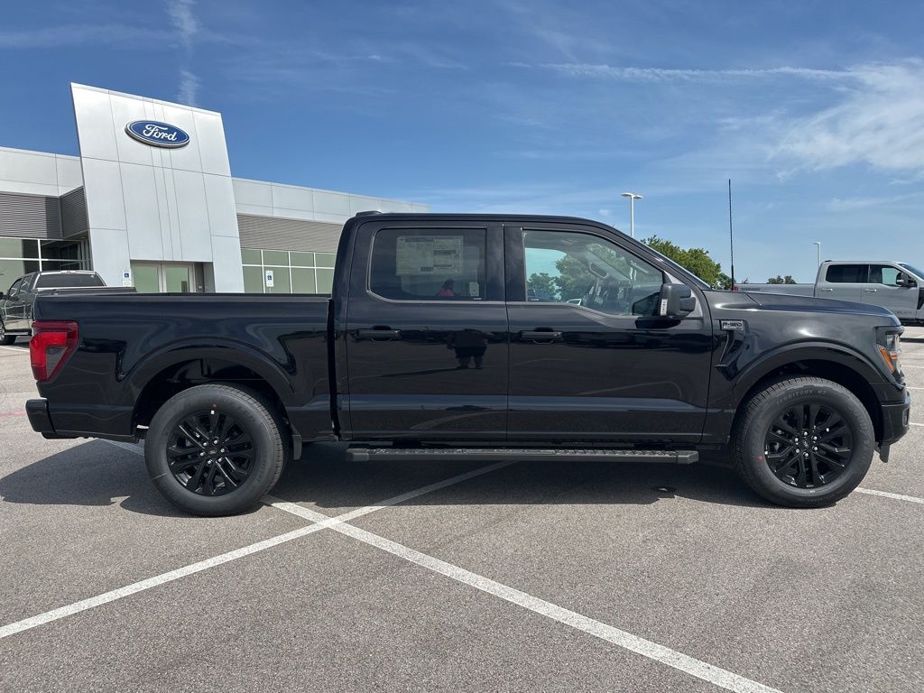 2025 Ford F-150 XLT photo 8