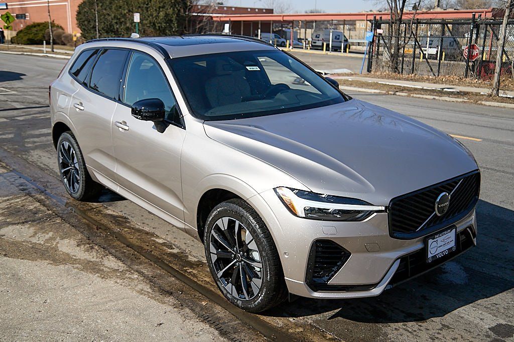 2026 VOLVO XC60 - Image 3