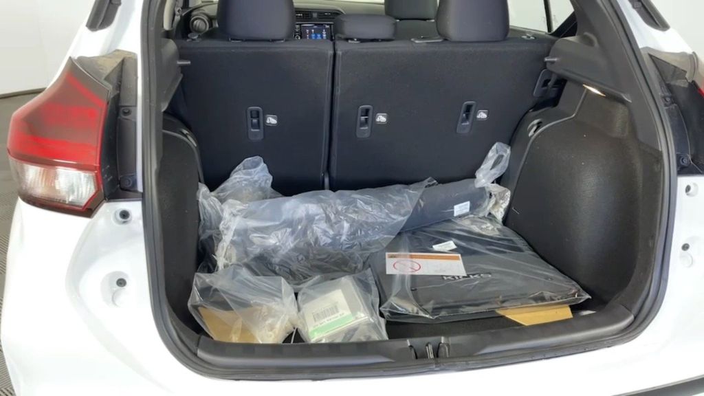 2025 Nissan Kicks Play S photo 30