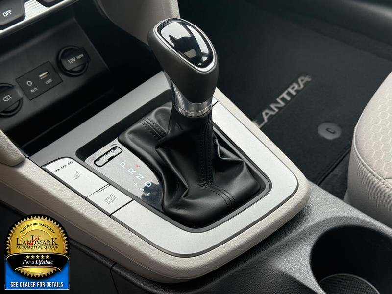 2020 Hyundai Elantra Value Edition photo 17