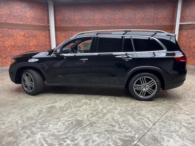 2025 Mercedes Benz GLS 450 4MATIC photo 2