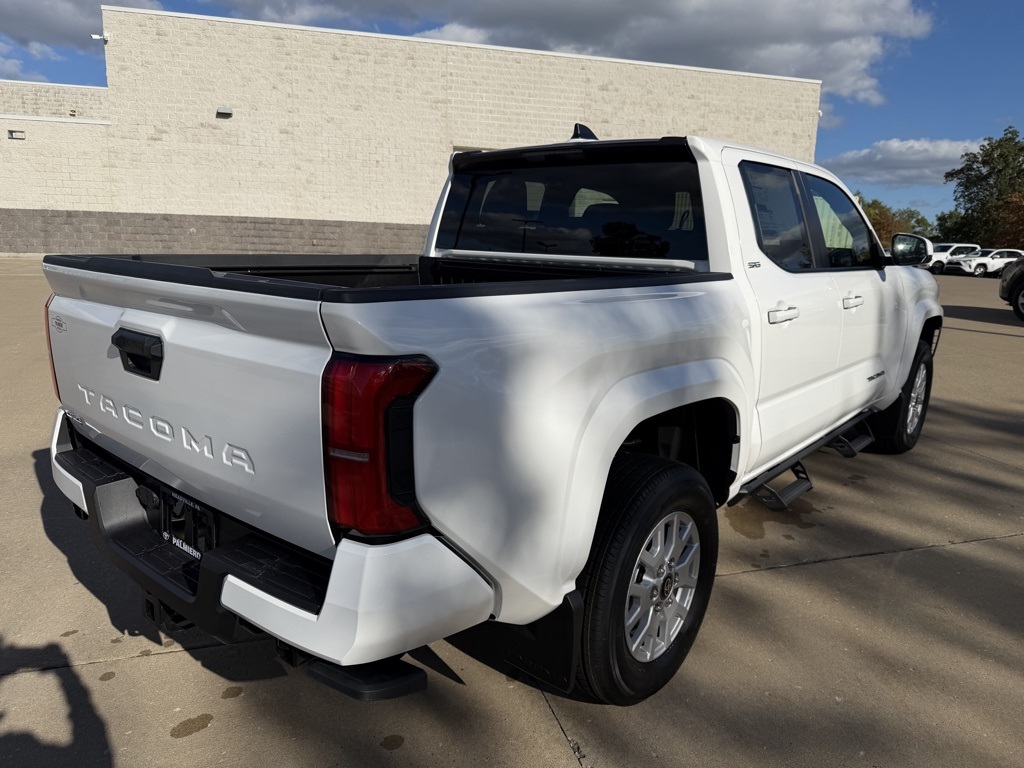 2025 Toyota Tacoma SR5 photo 4