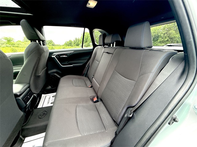 2022 Toyota RAV4 Hybrid SE photo 19
