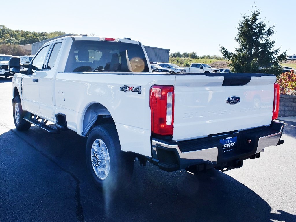 2026 Ford F-350 XLT photo 3