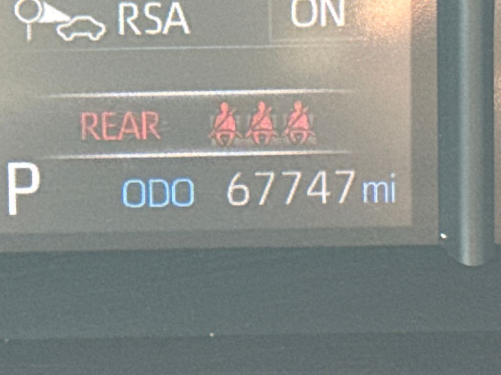 2021 Toyota Venza LE photo 4