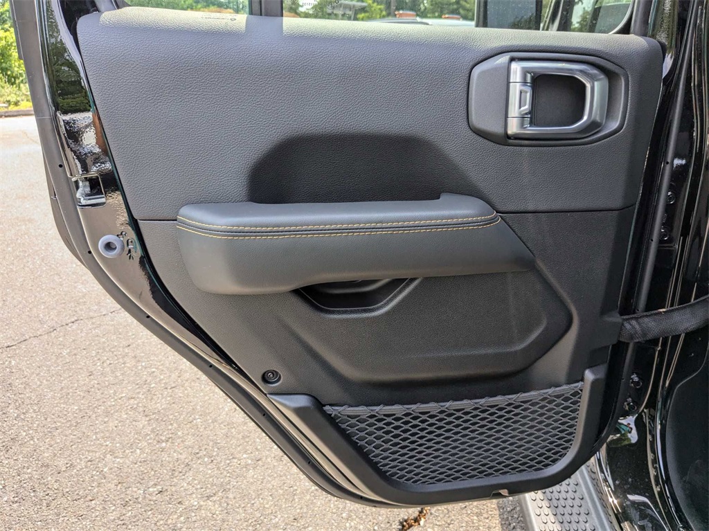 2024 Jeep Wrangler Sahara photo 16