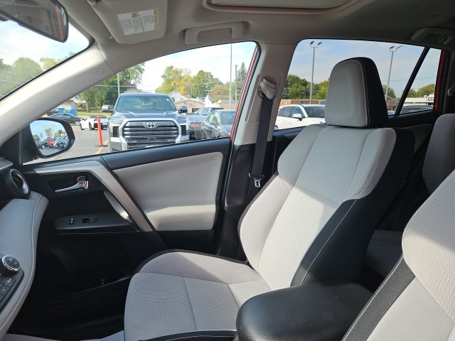 2017 Toyota RAV4 XLE photo 23