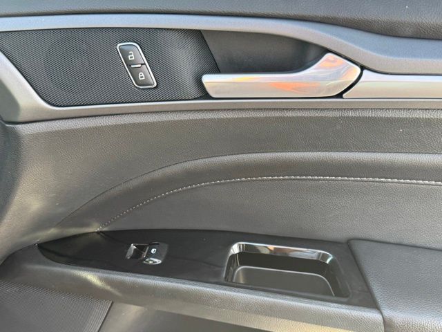2013 Ford Fusion Titanium photo 21