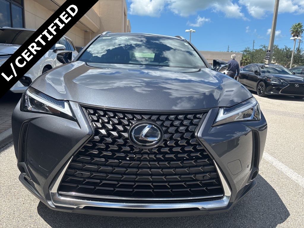 2022 Lexus UX 200 photo 3
