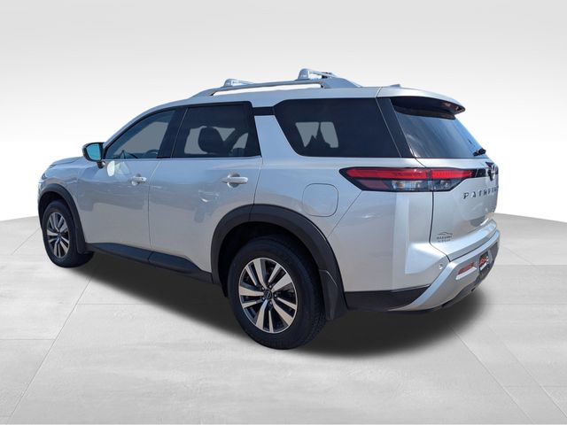 2023 Nissan Pathfinder SL photo 2