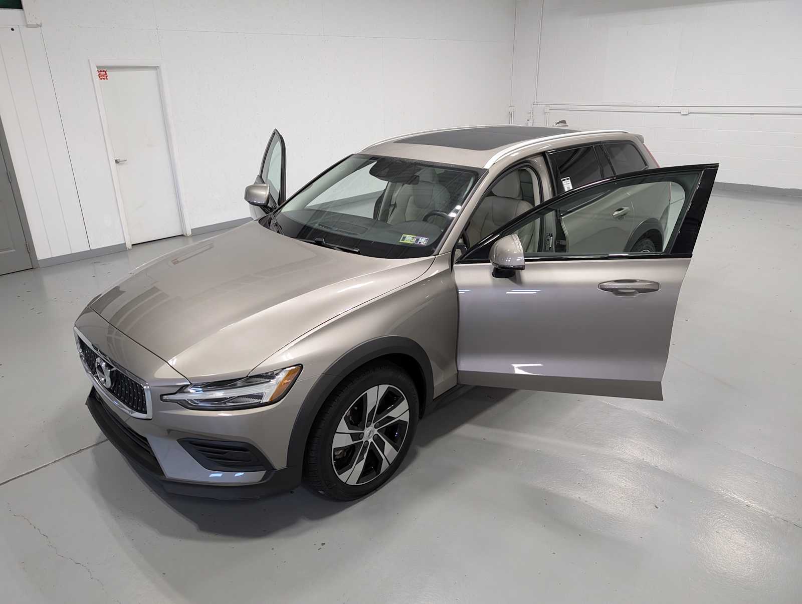 2020 Volvo V60 Cross Country photo 15