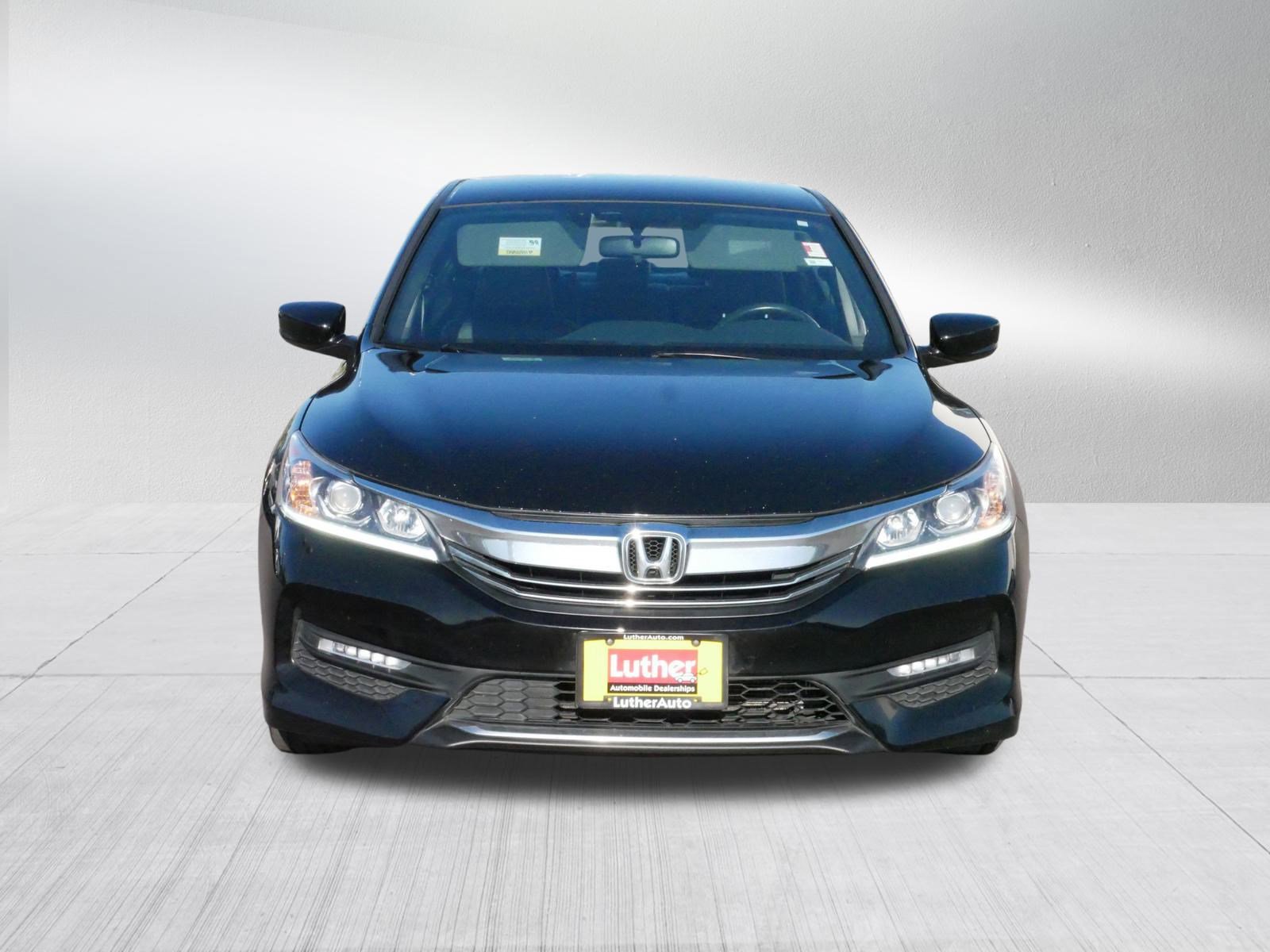 2017 Honda Accord Sport SE photo 2