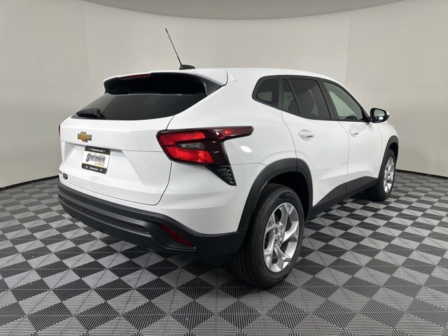 2026 Chevrolet Trax LS photo 3