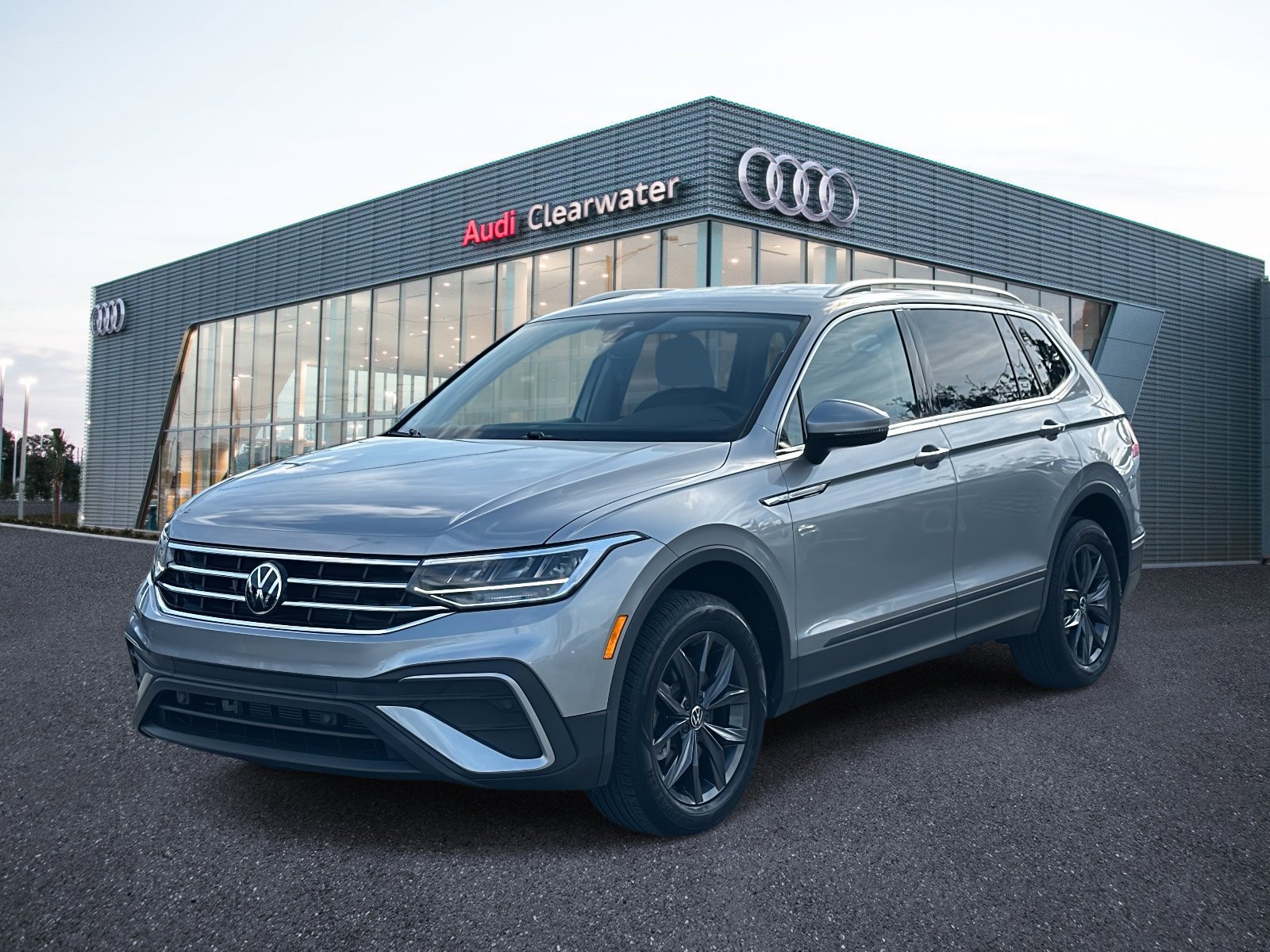 2023 Volkswagen Tiguan SE's photo