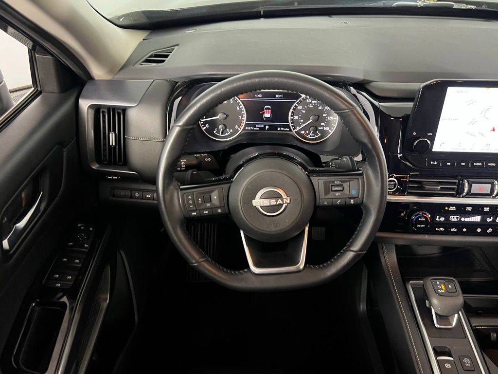 2023 Nissan Pathfinder SL photo 3