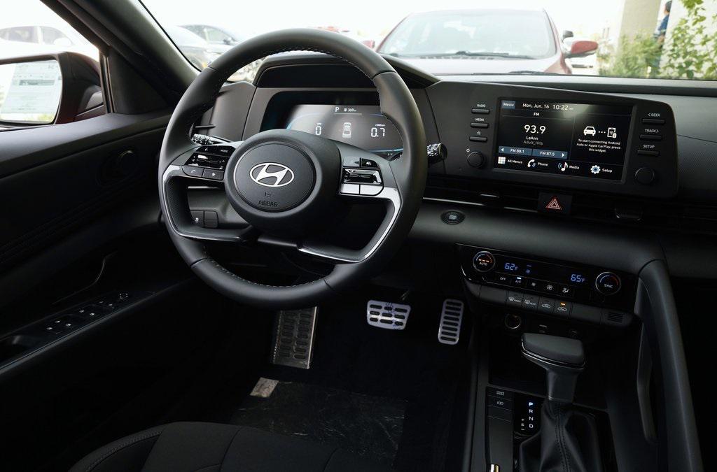 2025 Hyundai Elantra SEL Sport photo 10