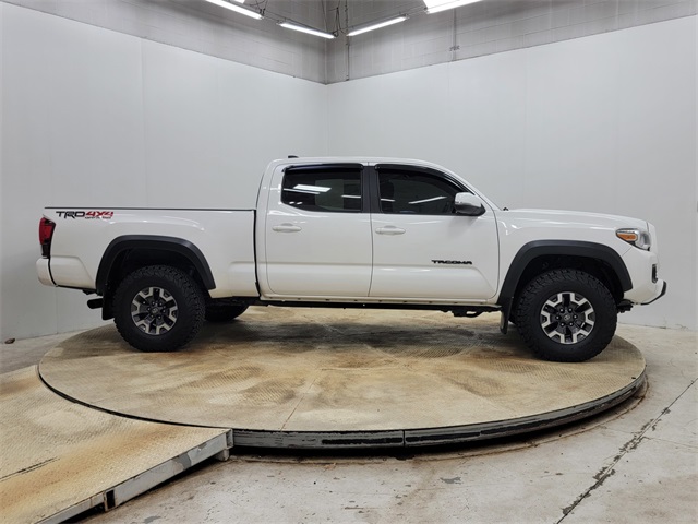 2019 Toyota Tacoma TRD Off-Road photo 3