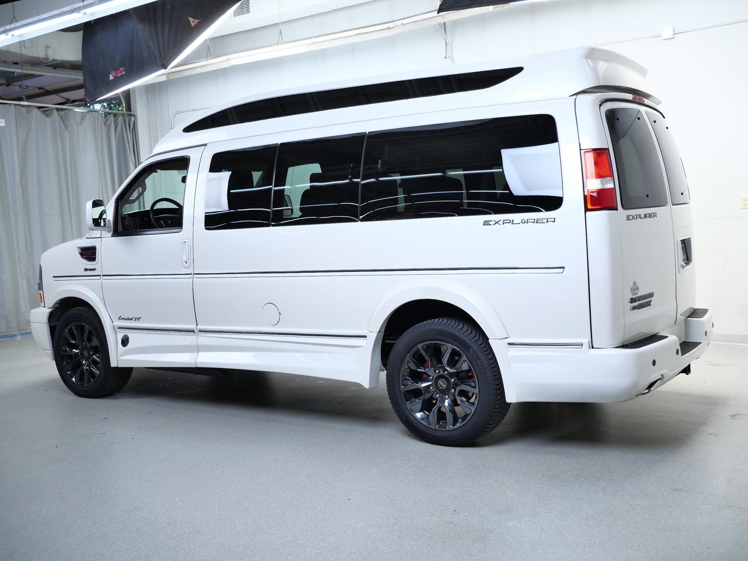 2023 Chevrolet Express Cargo Van photo 6