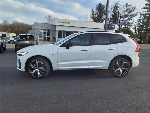 2025 Volvo XC60 Hybrid T8 photo 3