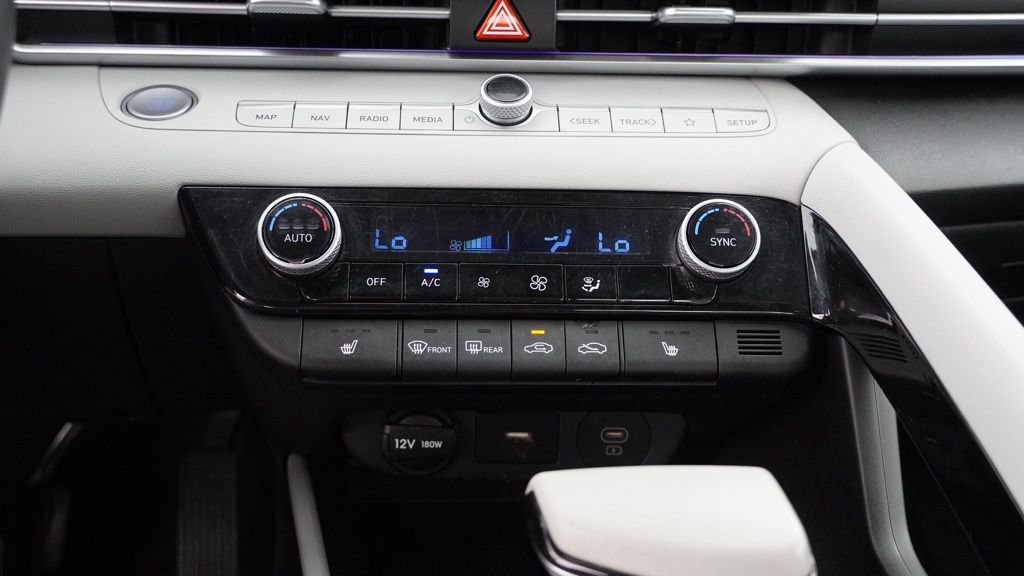 2024 Hyundai Elantra Limited photo 33