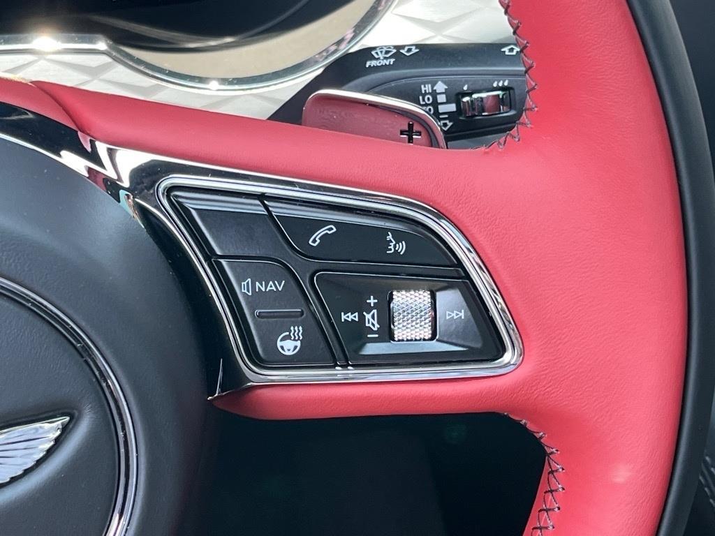 2024 Bentley Bentayga V8 photo 16