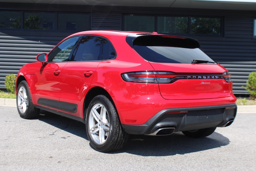 2024 Porsche Macan Base photo 3