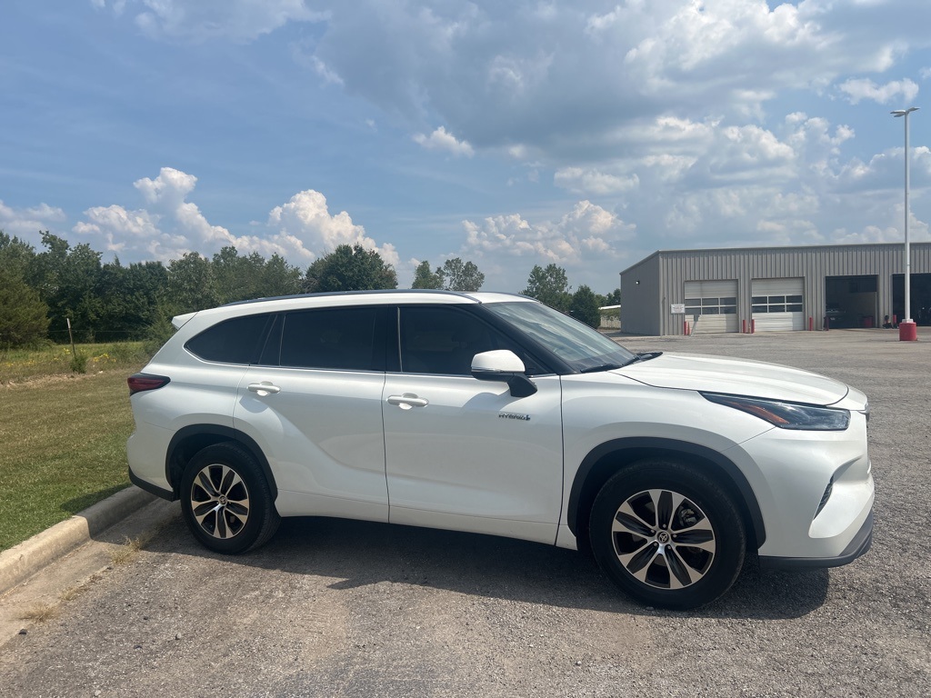 2021 Toyota Highlander Hybrid XLE photo 4