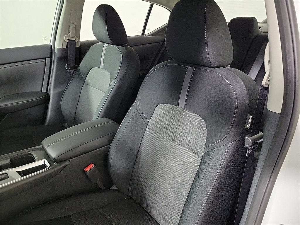 2025 Nissan Sentra SV photo 18