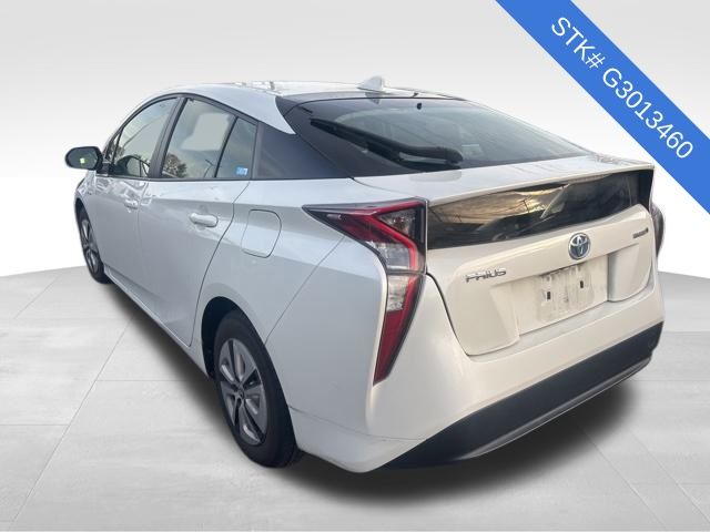 2016 Toyota Prius Four photo 4