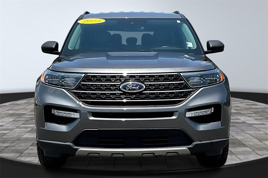 2023 Ford Explorer XLT photo 3