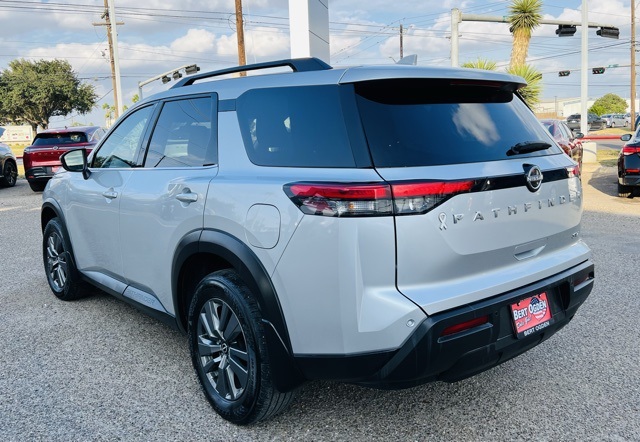 2024 Nissan Pathfinder SV photo 3