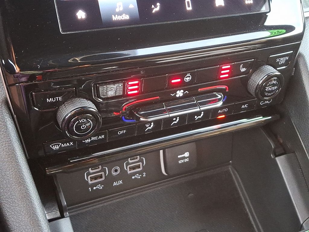 2024 Jeep Grand Cherokee Altitude photo 14