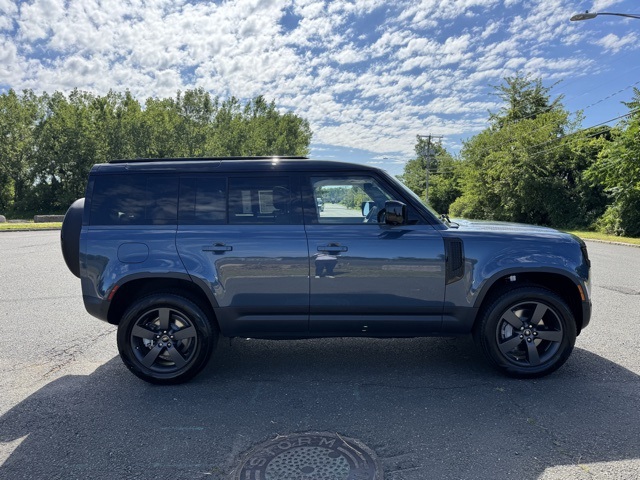 2025 Land Rover Defender 110 S photo 5