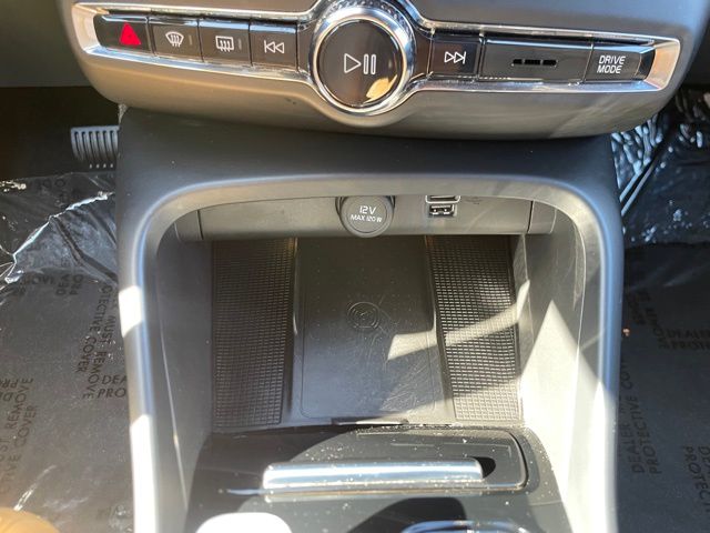 2022 Volvo XC40 T5 Inscription photo 35