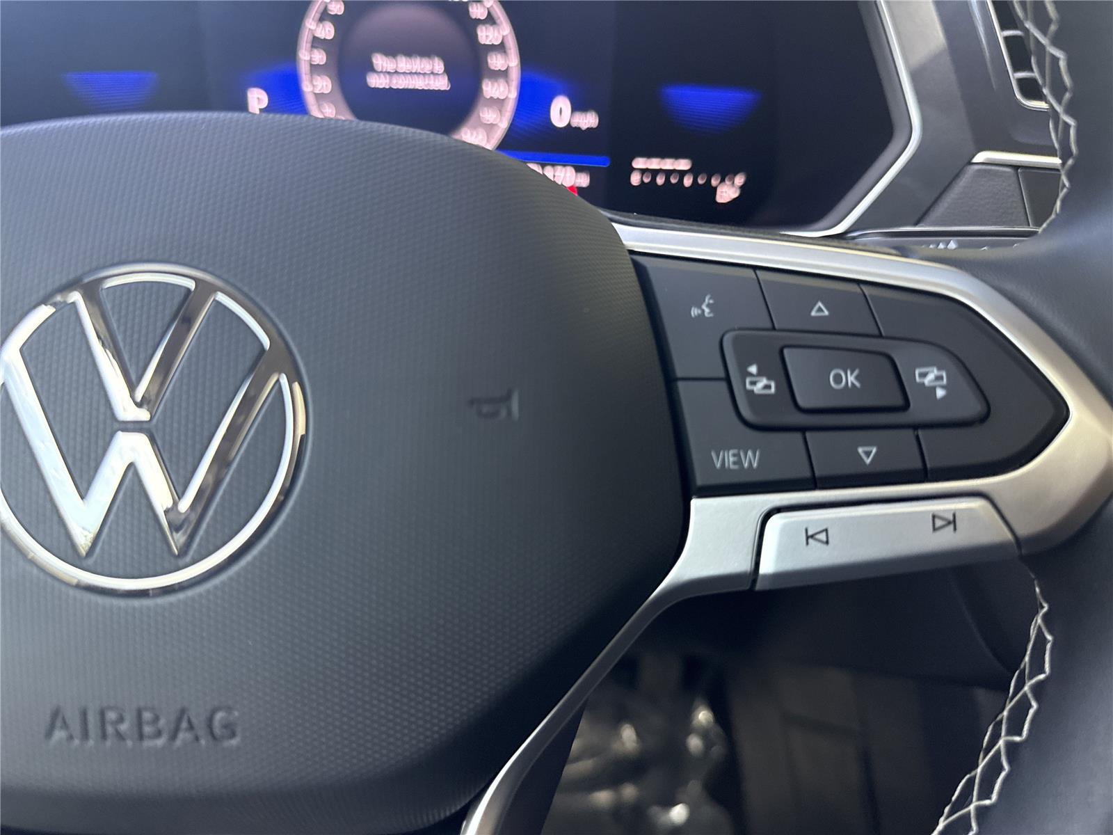 2023 Volkswagen Tiguan SE photo 13