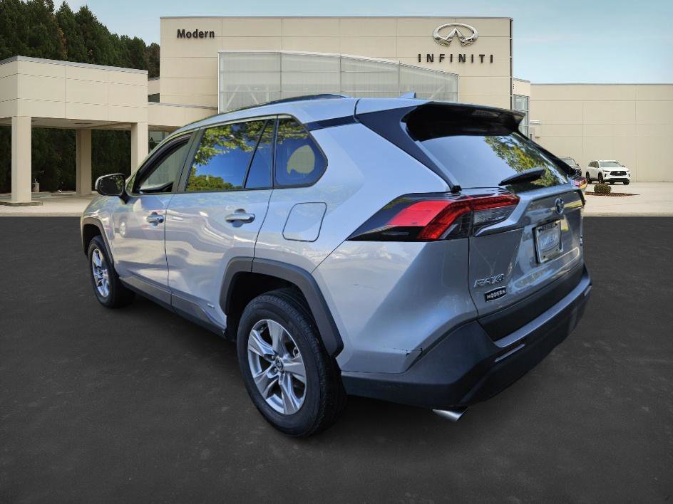 2024 Toyota RAV4 Hybrid XLE photo 3