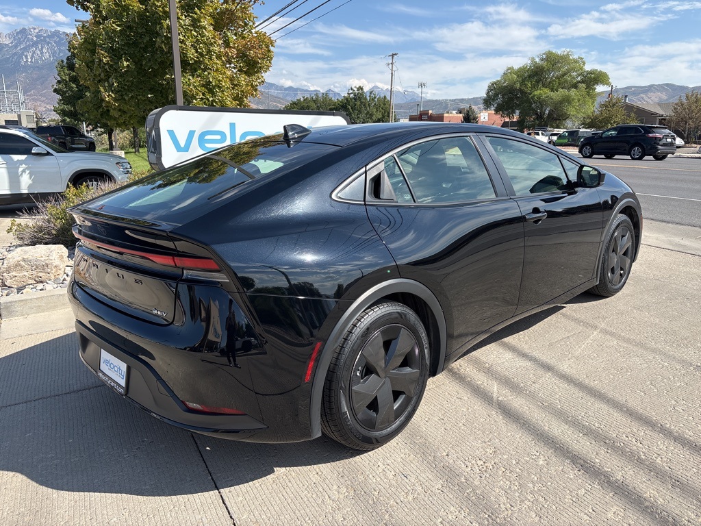 2024 Toyota Prius LE photo 4