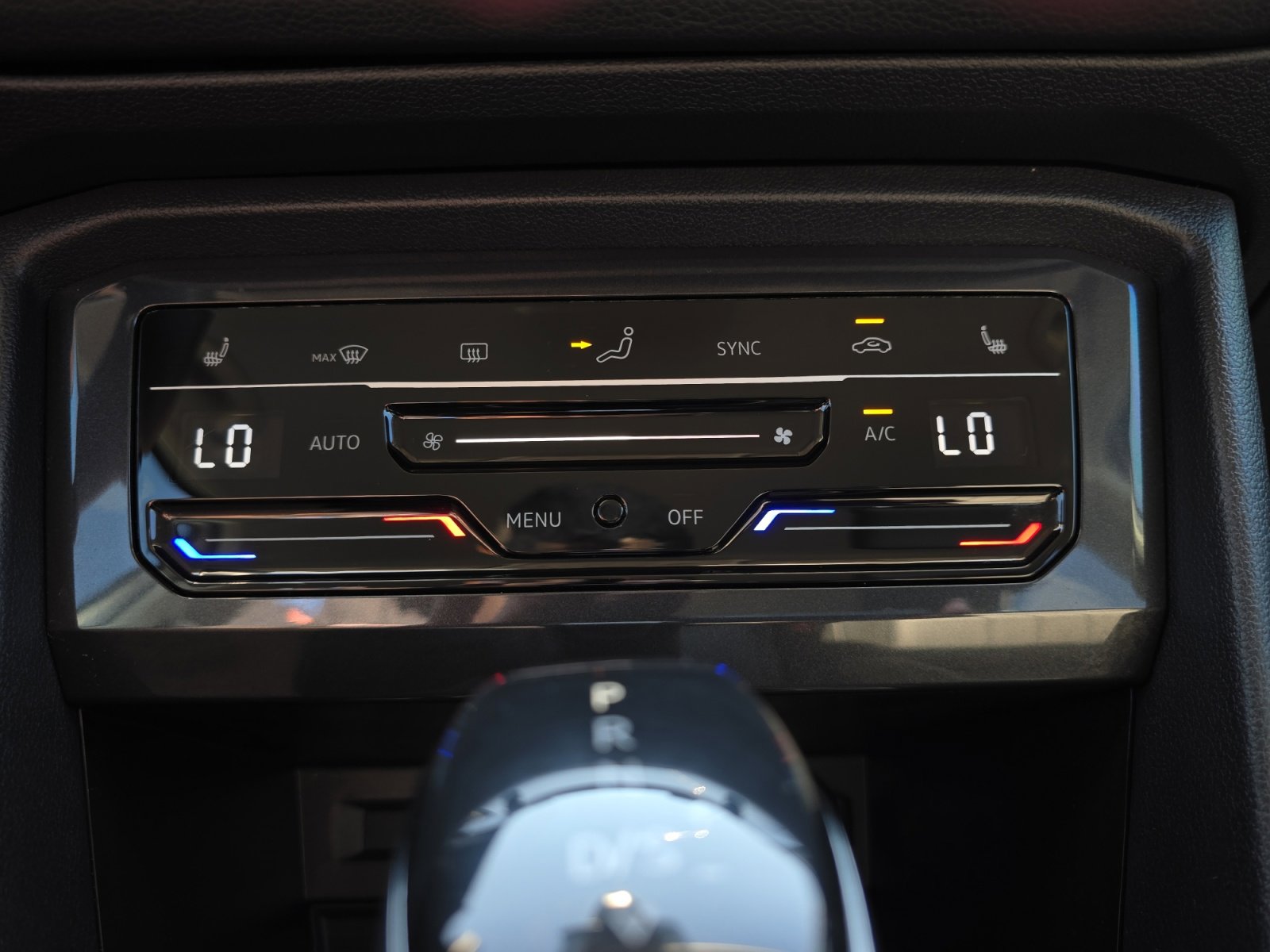 2023 Volkswagen Tiguan SE photo 16