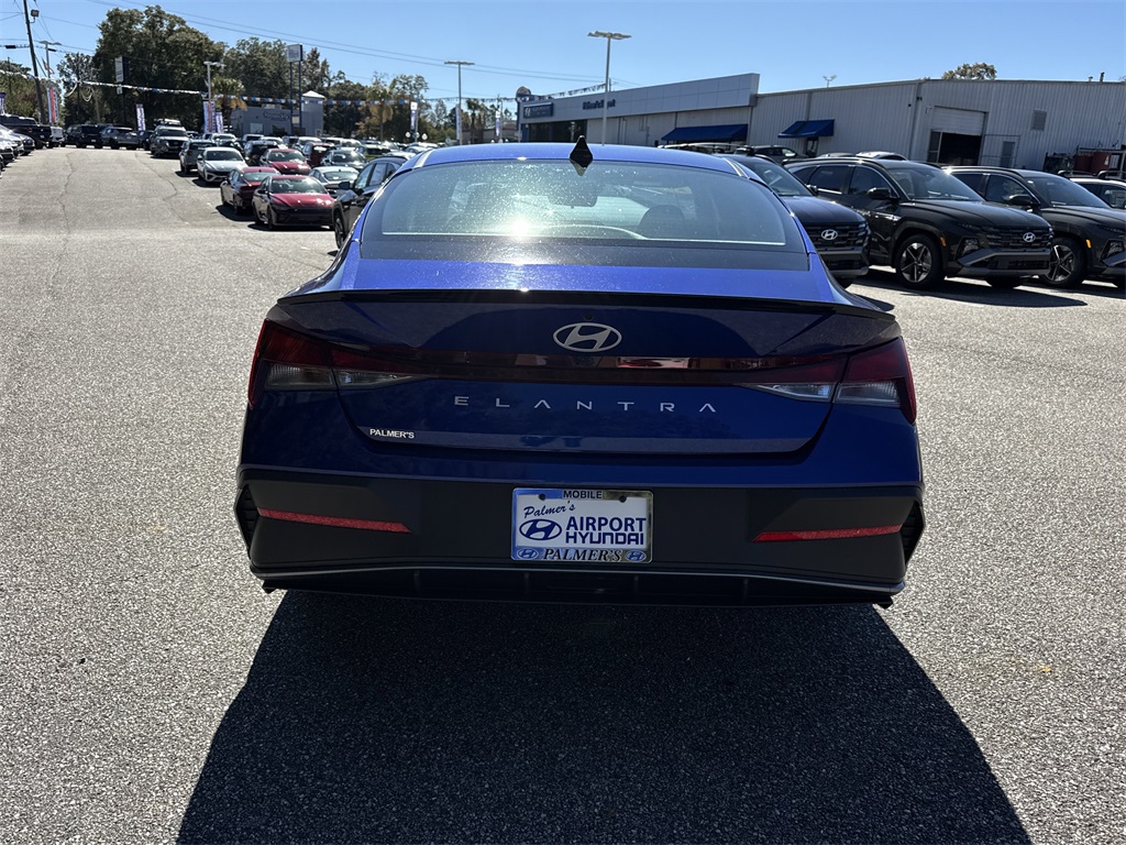 2025 Hyundai Elantra SEL Sport photo 4