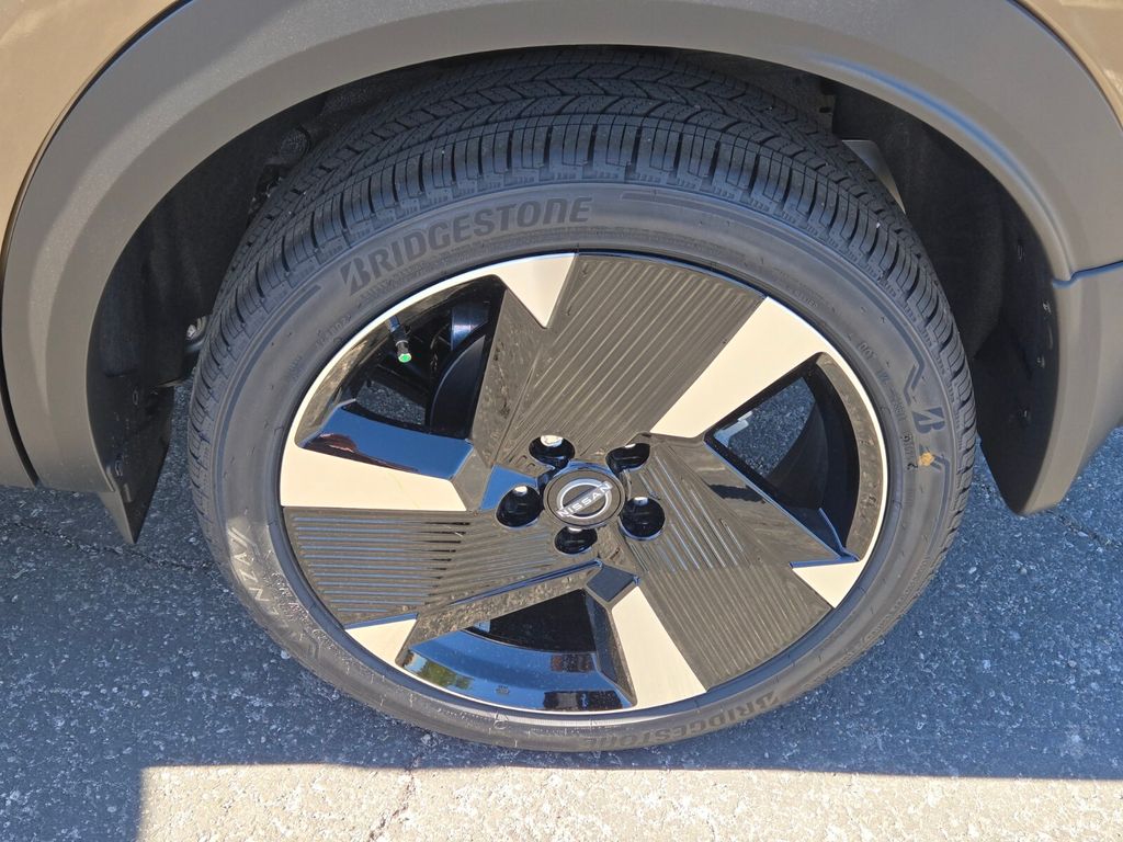 2026 Nissan Kicks SR photo 4