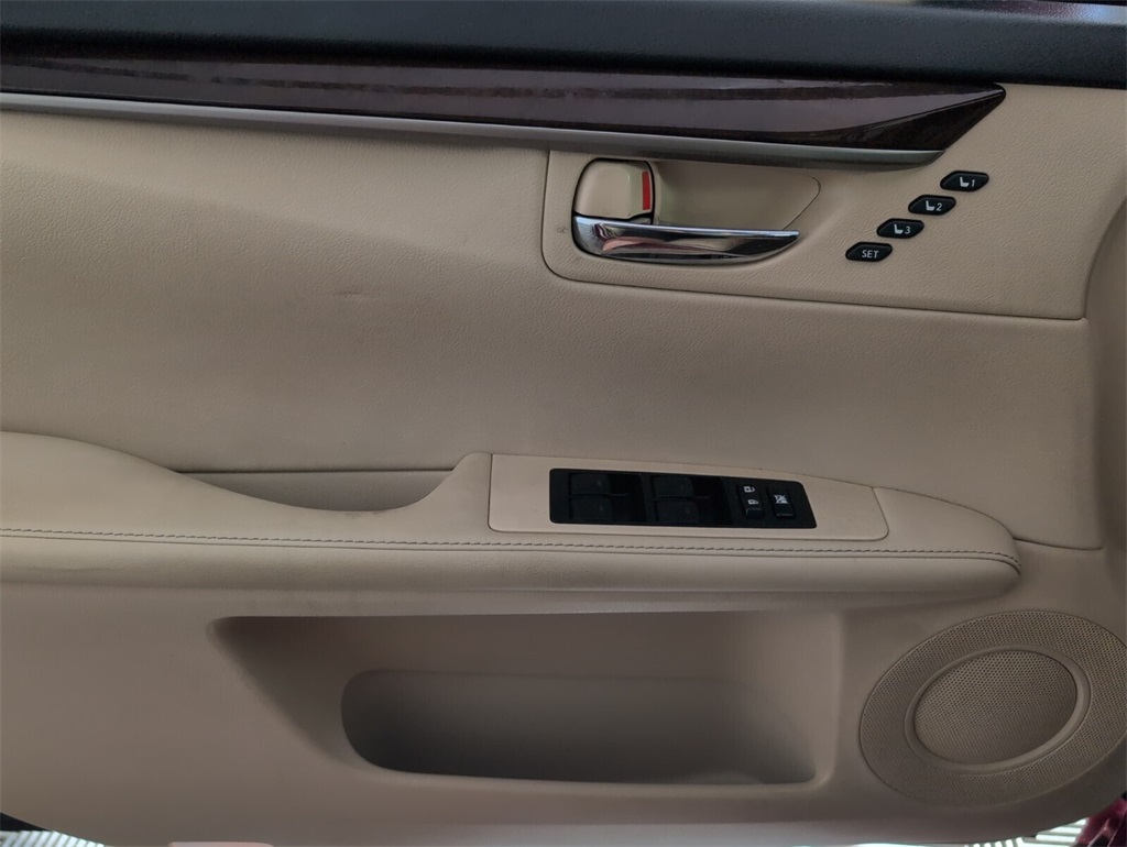 2015 Lexus ES 350 photo 27