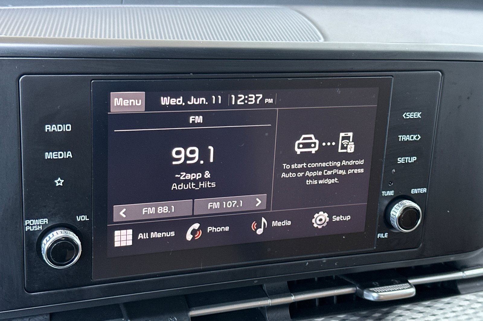 2024 Kia Carnival LX photo 20