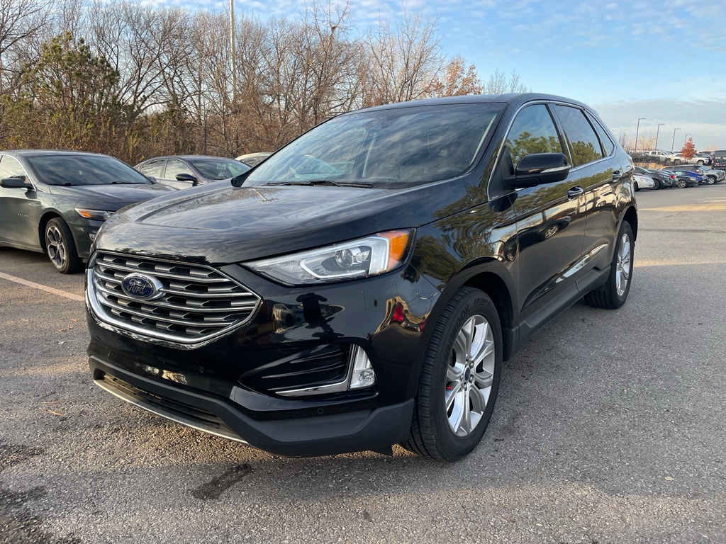 2022 Ford Edge Titanium's photo