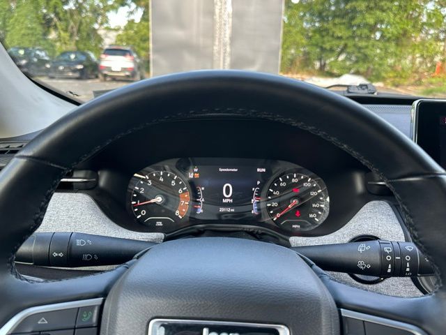 2022 Jeep Compass Latitude Lux photo 22