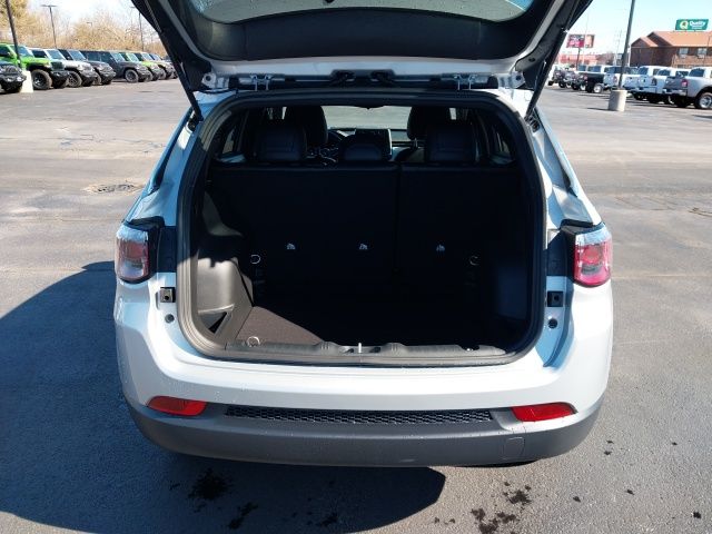 2025 Jeep Compass Latitude photo 18