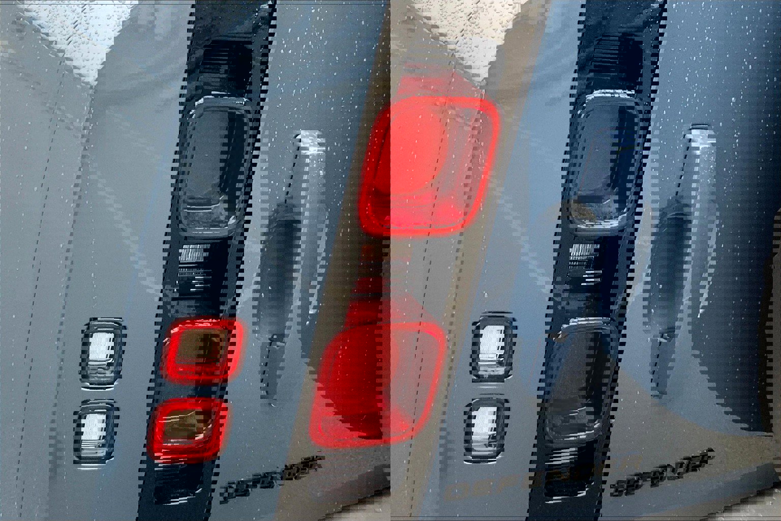 2025 Land Rover Defender 110 S photo 3