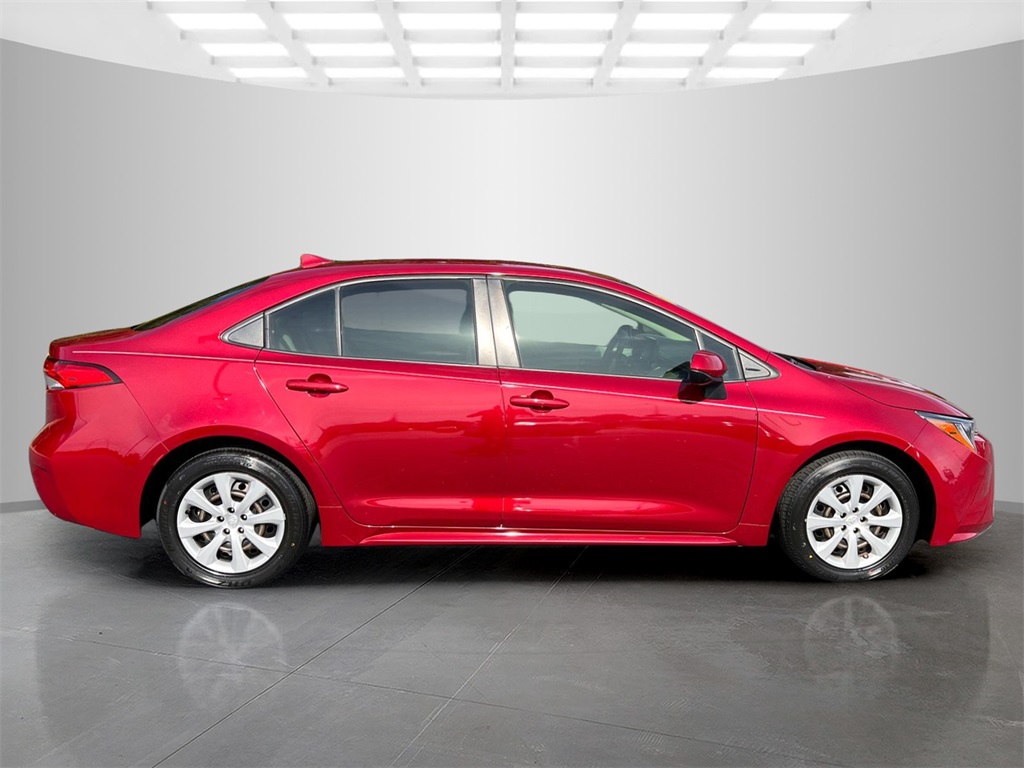 2022 Toyota Corolla LE photo 6